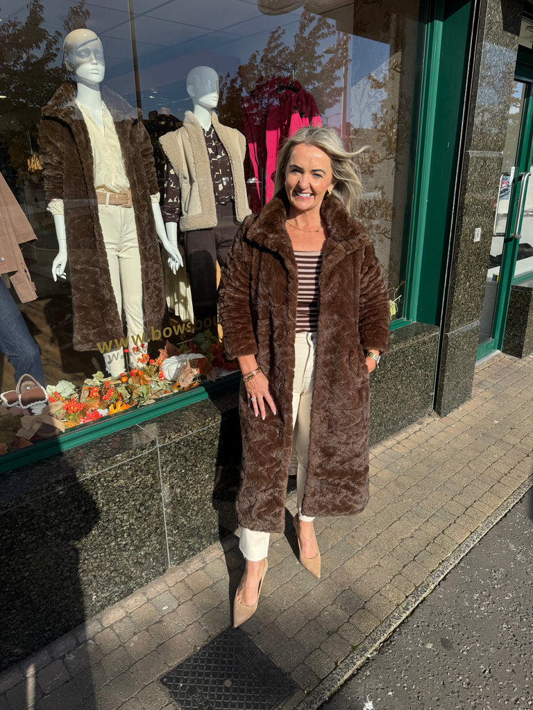 Zitta faux fur coat (brown)