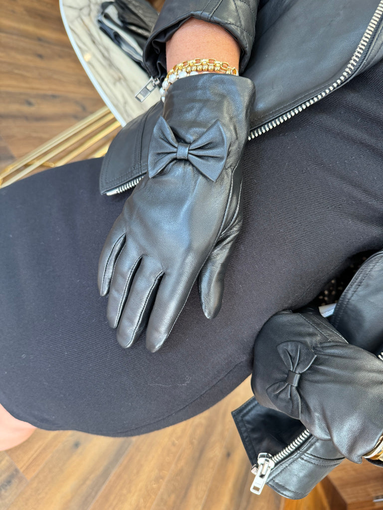 Ash Gloves Black Bow