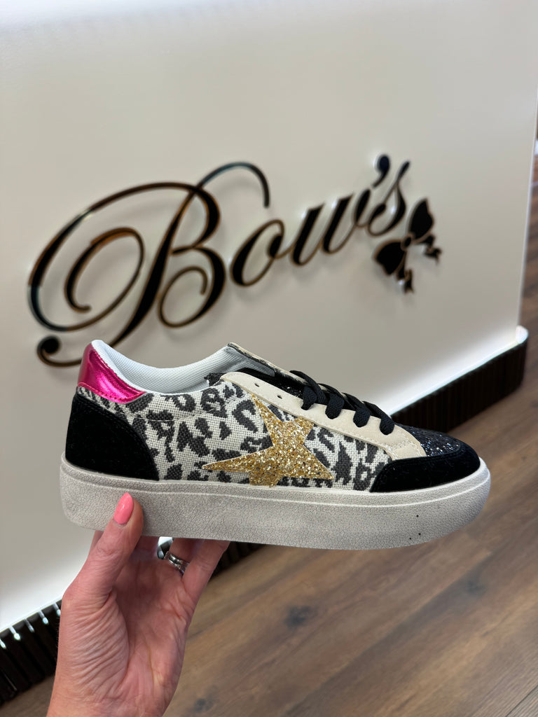 Belle leopard trainer (animal)